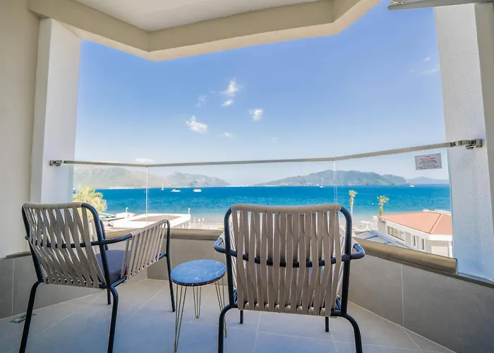 Random By Lookbookholiday 马尔马里斯