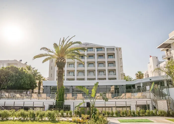 Random By Lookbookholiday 3* 马尔马里斯