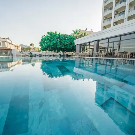 Random By Lookbookholiday