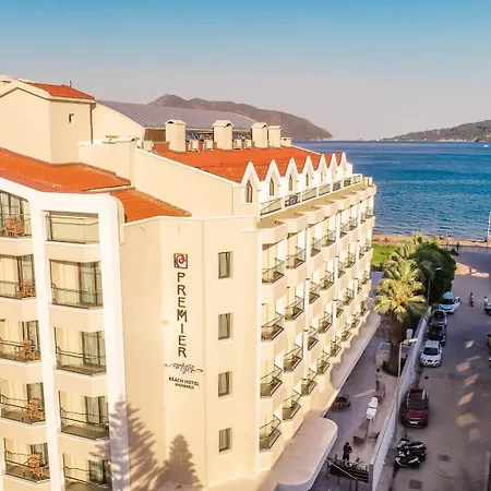 Random By Lookbookholiday