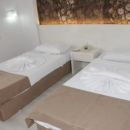 Random By Lookbookholiday فندق