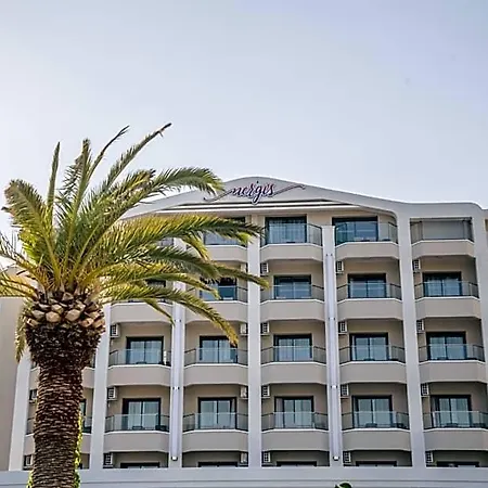 Otel Random By Lookbookholiday