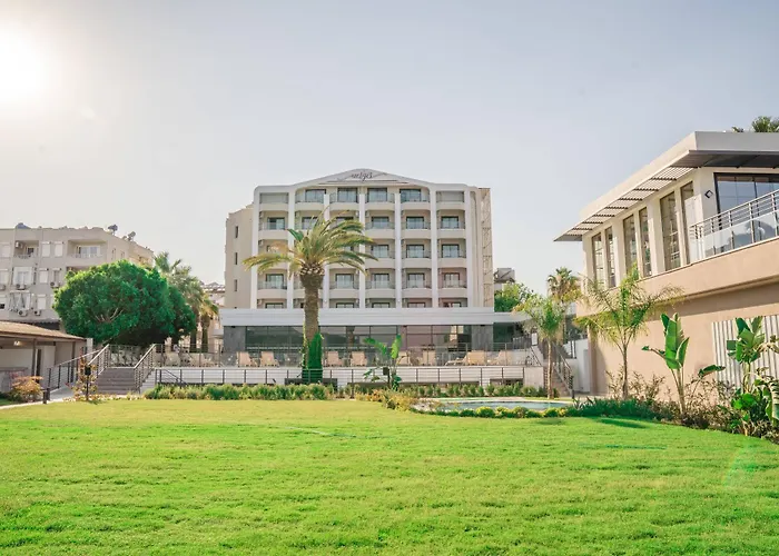 Random By Lookbookholiday 3*