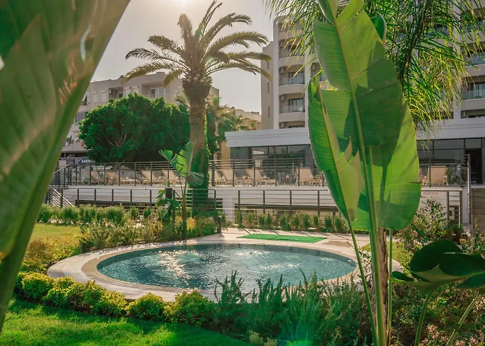 Random By Lookbookholiday ホテル マルマリス