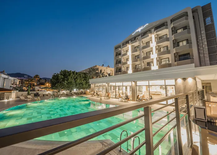 Random By Lookbookholiday 3*