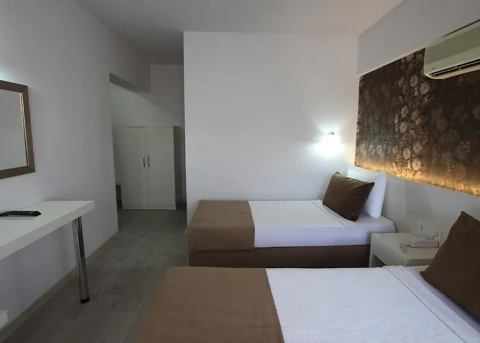 Random By Lookbookholiday ホテル マルマリス