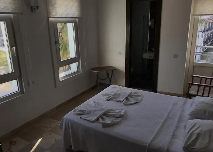 Random By Lookbookholiday ホテル マルマリス