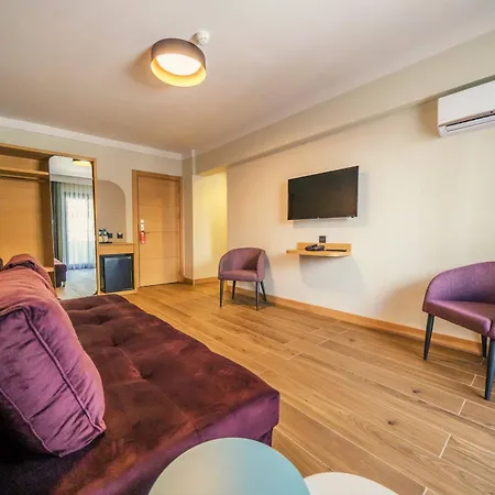 Random By Lookbookholiday Otel