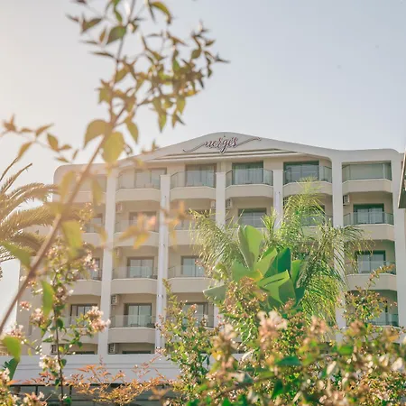 Random By Lookbookholiday Otel