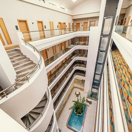 Otel Random By Lookbookholiday 3*